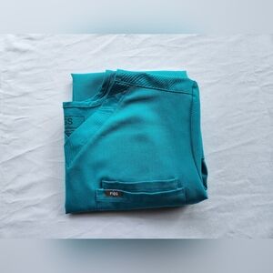 FIGS Medium Teal Top